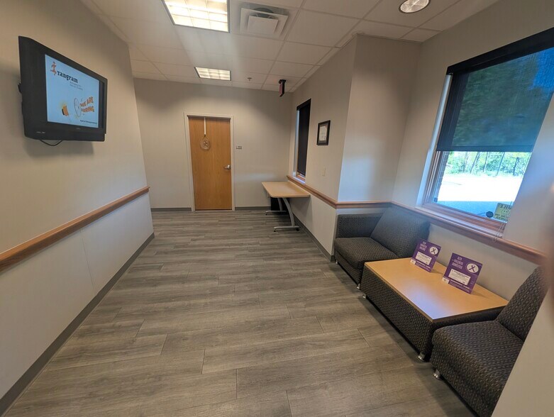 More Photos Of 5155 Pennwood Dr, Indianapolis Office For Sale