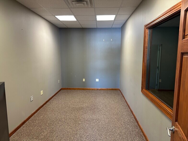 More Photos Of 7435 Kent Ave, Eau Claire Flex For Lease