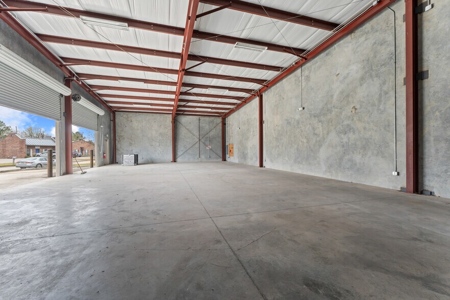 More Photos Of 6768 Complex Dr, Baton Rouge Industrial For Lease