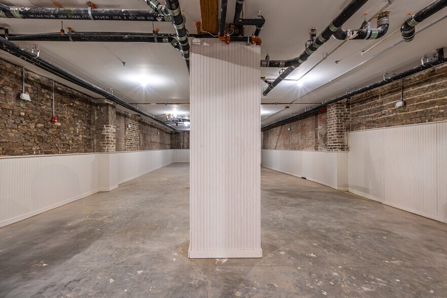 More Photos Of 23 W Broughton St, Savannah Apartments For Lease