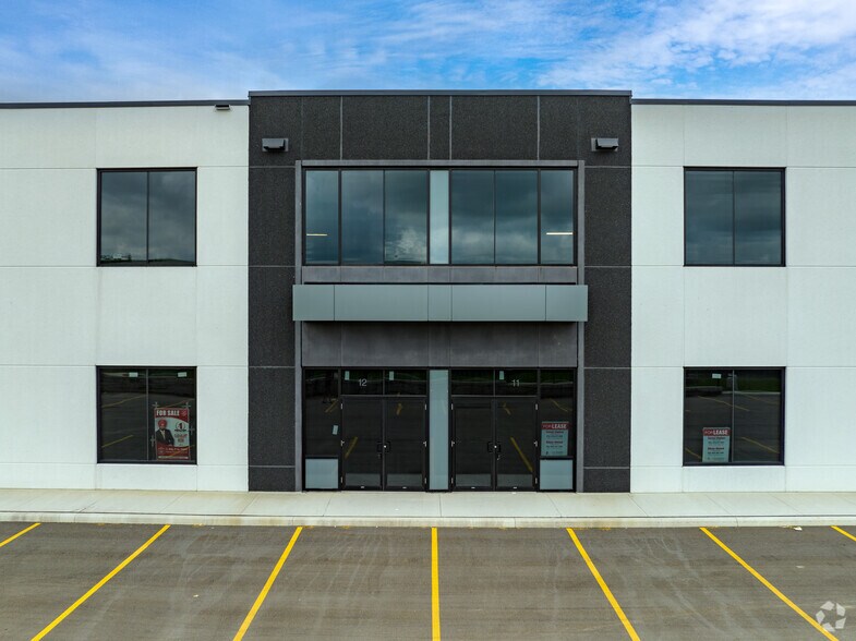 More Photos Of 45 Eric T Smith Way, Aurora Warehouse For Lease