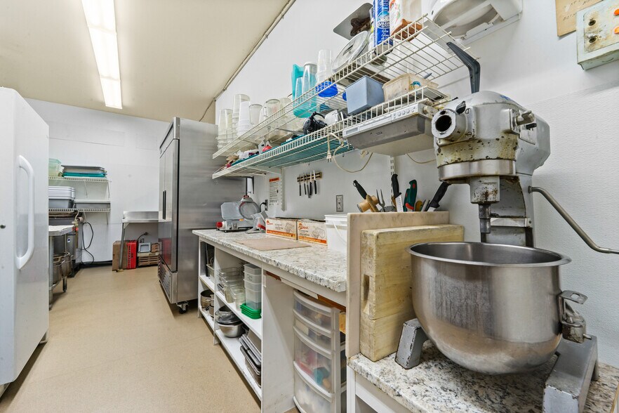 More Photos Of 1916 10th Av, Spruce View Restaurant For Sale