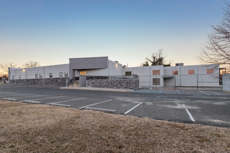 More Photos Of 60 W Landis Ave, Vineland Freestanding For Lease