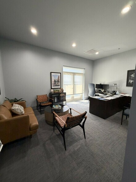 More Photos Of 815 Palafox St, Pensacola Office For Sale