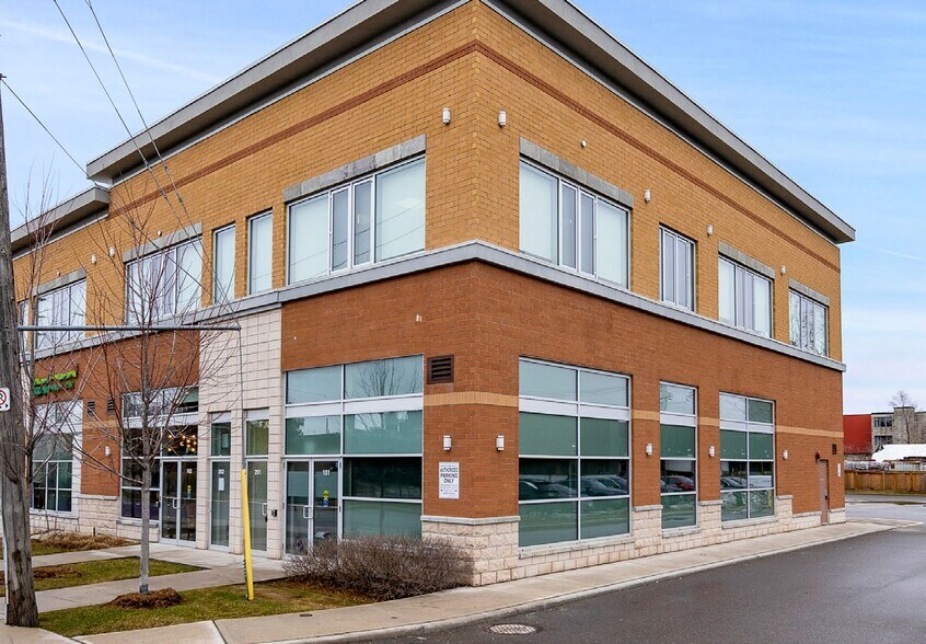 More Photos Of 41 Industrial St, Toronto Flex For Sale