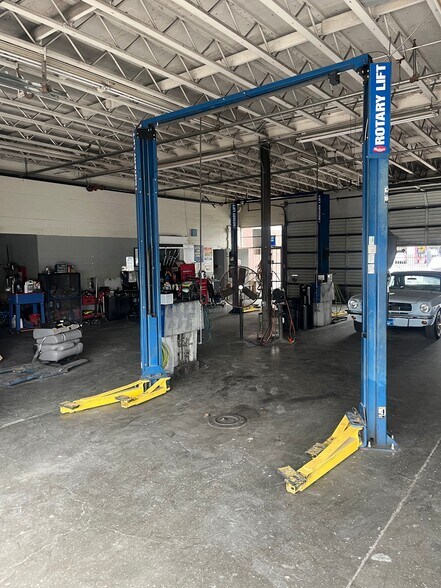 More Photos Of 6821 Foothill Blvd, Oakland Auto Repair For Sale