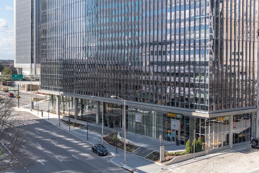 More Photos Of 800 E Canal St, Richmond Office For Lease