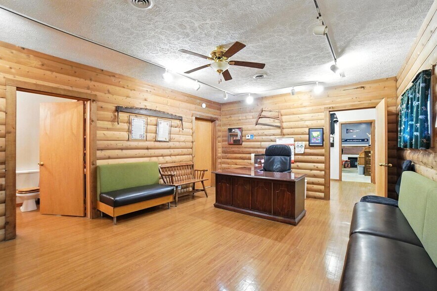 More Photos Of 103 Quinter Farm Rd, Englewood Freestanding For Sale
