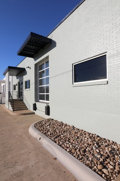 More Photos Of 2264 Vantage St, Dallas Distribution For Lease