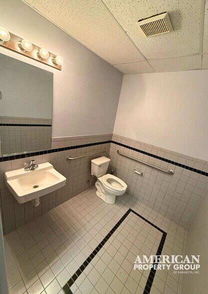 More Photos Of 1800 Northgate Blvd, Sarasota Light Distribution For Lease