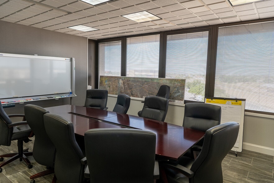 More Photos Of 125 W Missouri Ave, Midland Office For Lease