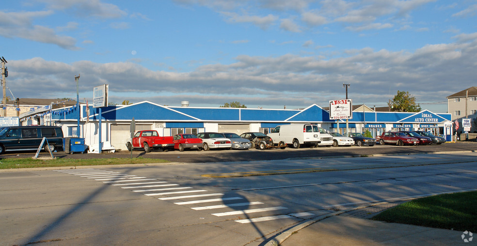 Primary Photo Of 8242-8248 S Roberts Rd, Bridgeview Auto Repair For Sale