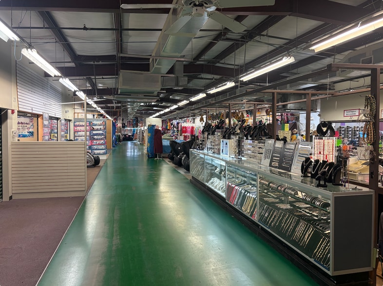 More Photos Of 5403 W Irlo Bronson Memorial Hwy, Kissimmee General Retail For Lease