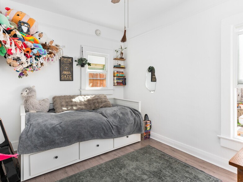 More Photos Of 424 S Pacific Coast Hwy, Redondo Beach Storefront Retail Residential For Lease