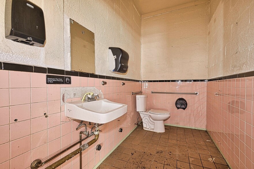 More Photos Of 80 E Main St, Huntington Freestanding For Sale