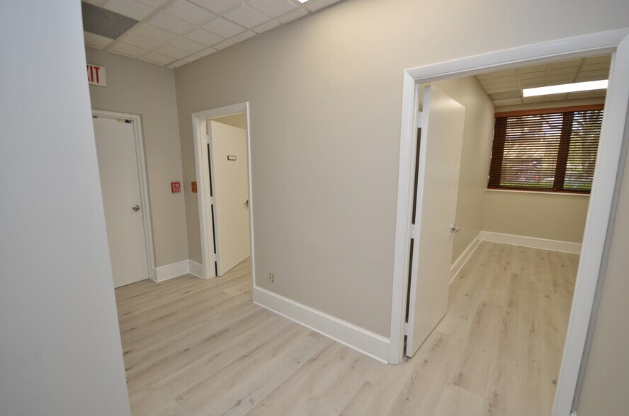 More Photos Of 14100 Palmetto Frontage Rd, Miami Lakes Office Residential For Lease