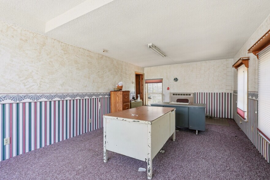 More Photos Of 31 S Front St, Burbank Storefront Retail Residential For Sale