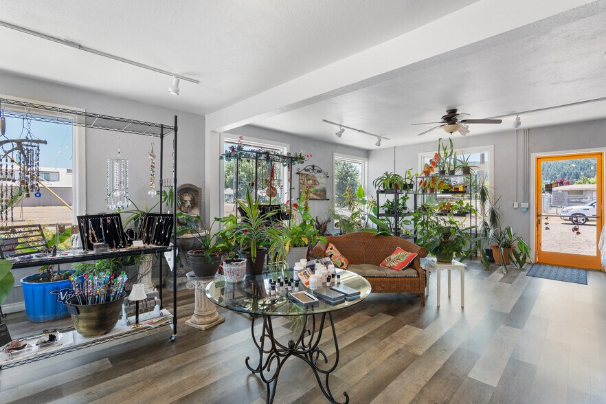 More Photos Of 119 S Calapooia St, Sutherlin Freestanding For Sale