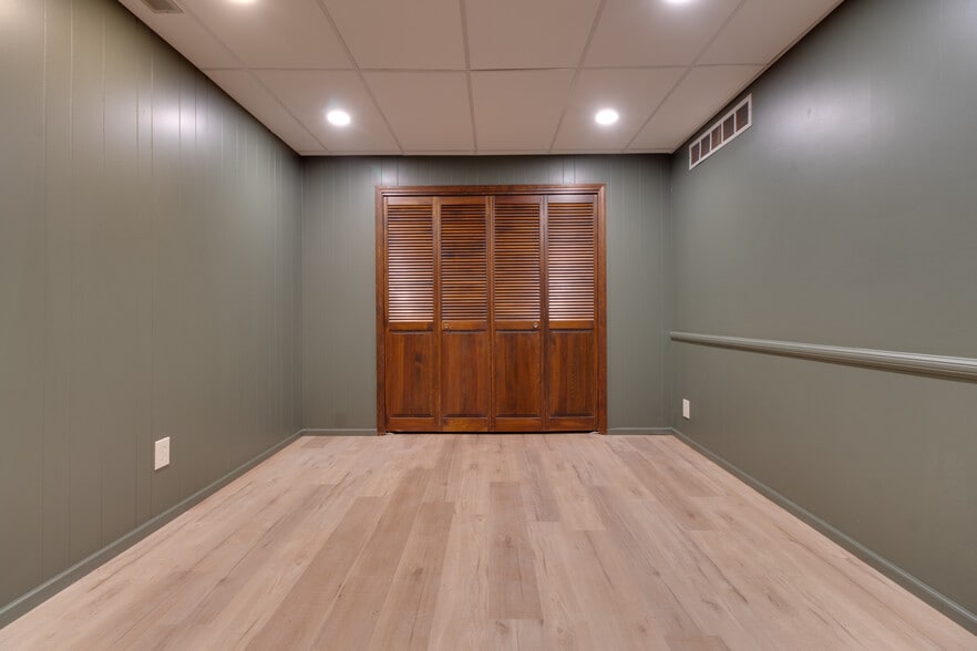 More Photos Of 601 Missouri St, Lawrence Office For Lease