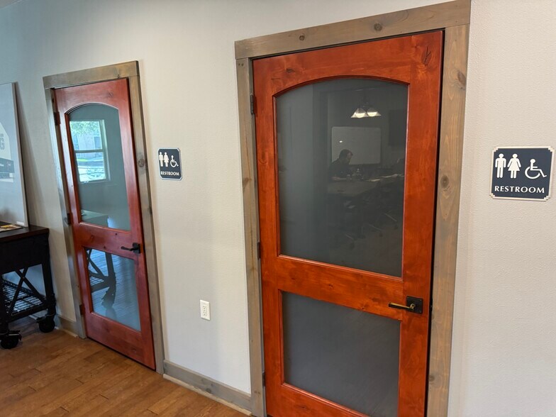 More Photos Of 520 Dallas St, League City Flex For Sale