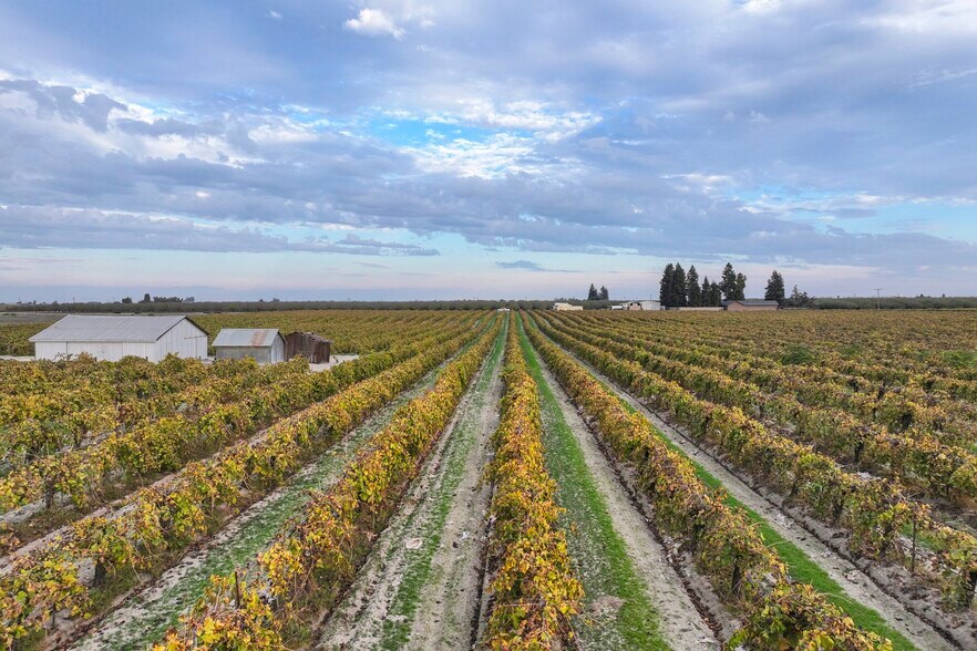 More Photos Of 11836 S Hughes Ave, Caruthers Specialty For Sale