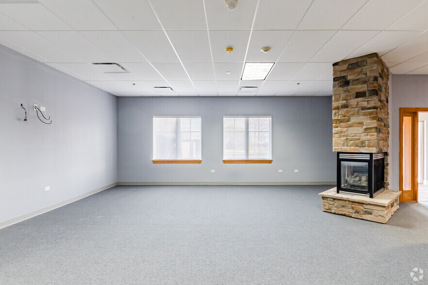 More Photos Of 1446 Merchant Dr, Algonquin Medical For Sale