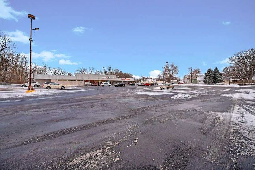 More Photos Of 1703 Airport Hwy, Toledo Department Store For Sale