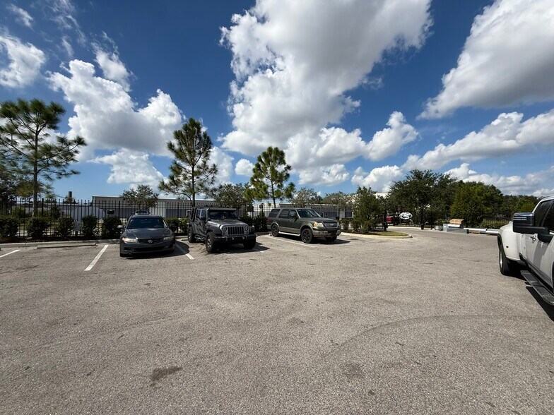 More Photos Of 6860 28th St Cir, Sarasota Warehouse For Sale
