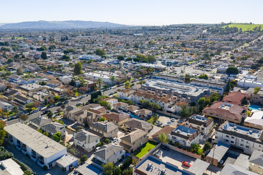 More Photos Of 215 N Alhambra Ave, Monterey Park Apartments For Sale