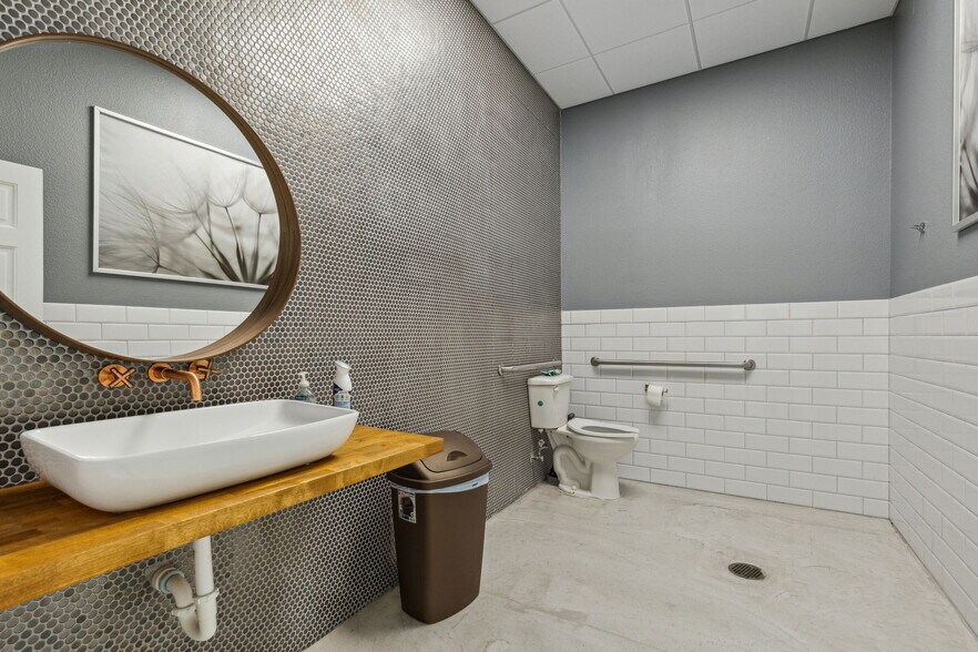 More Photos Of 8501 Wade Blvd, Frisco Medical For Lease