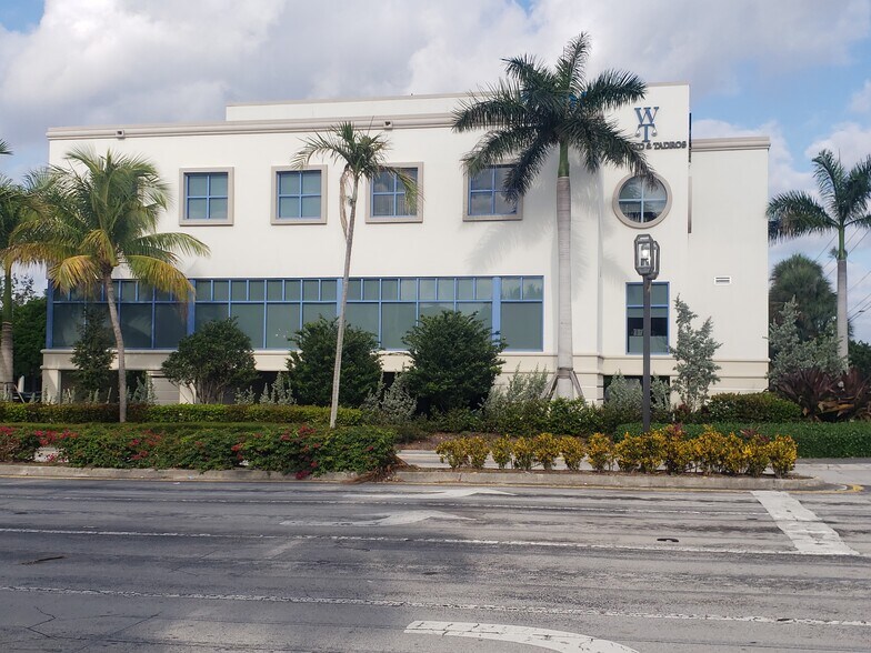 More Photos Of 2505 Metrocentre Blvd, West Palm Beach Medical For Lease