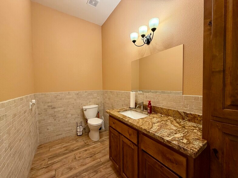 More Photos Of 213 W Hobsonway, Blythe Office Residential For Sale