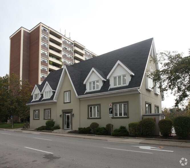 Primary Photo Of 151 Randall St, Oakville Office For Sale