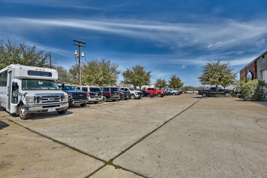 More Photos Of 2770 Osborn Ln, Bryan Showroom For Sale