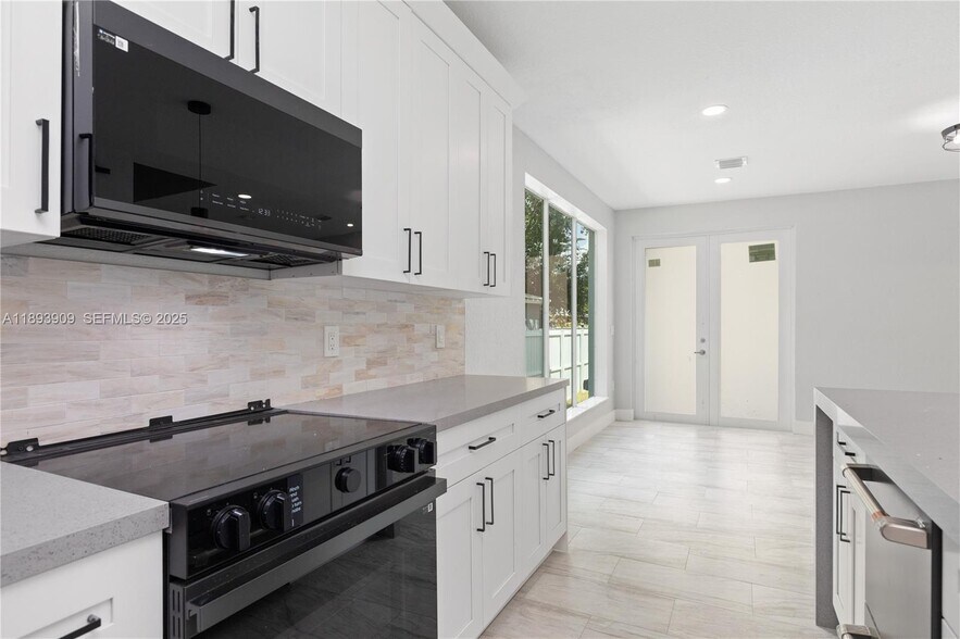 More Photos Of 2742 NW 48th St, Miami Healthcare For Sale