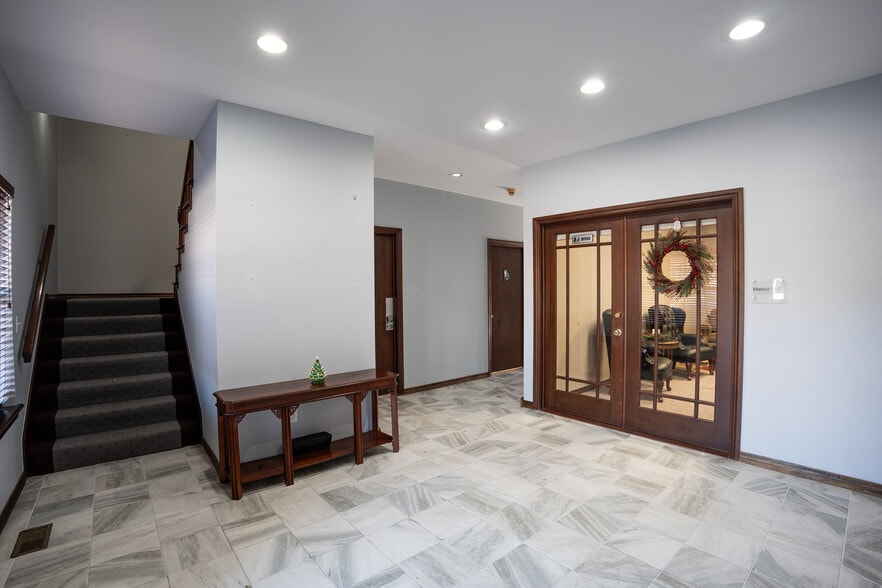 More Photos Of 1900 E 15th St, Edmond Office For Sale