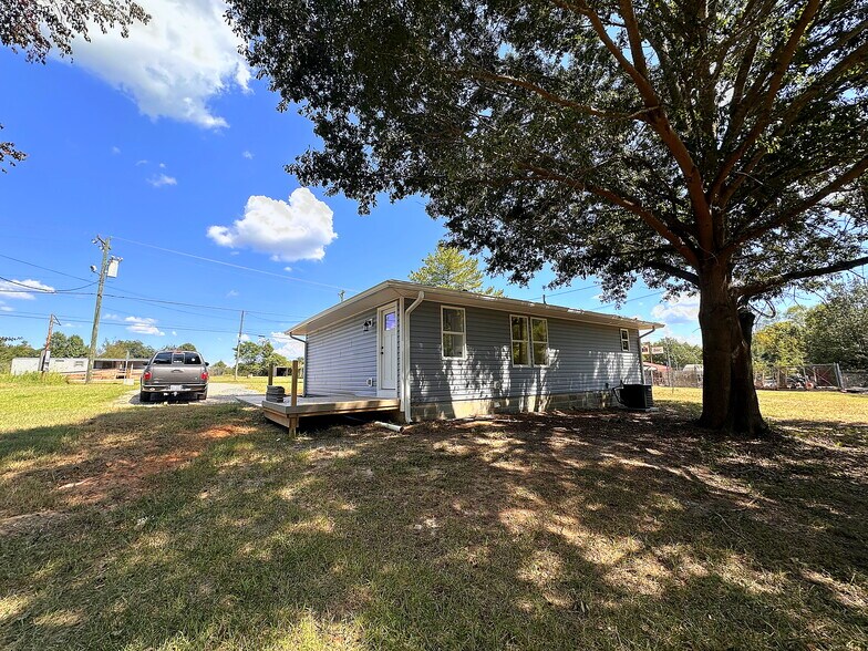 More Photos Of 5735 Fallston Rd, Lawndale Flex For Sale