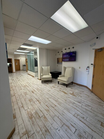 More Photos Of 306 Laurel Mountain Rd, Mammoth Lakes Office For Lease