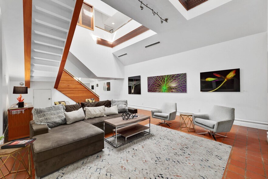 More Photos Of 410 E 6th St, Austin Loft Creative Space For Lease