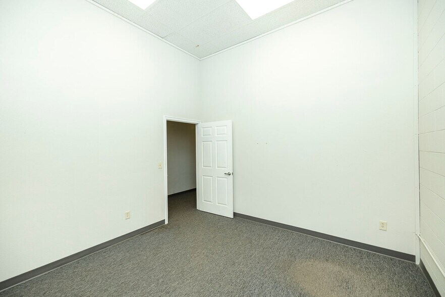 More Photos Of 226 E Ross St, Clearwater Freestanding For Sale