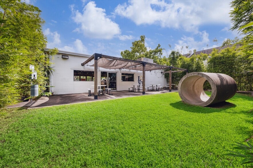 More Photos Of 602 E 20th St, Houston Restaurant For Lease