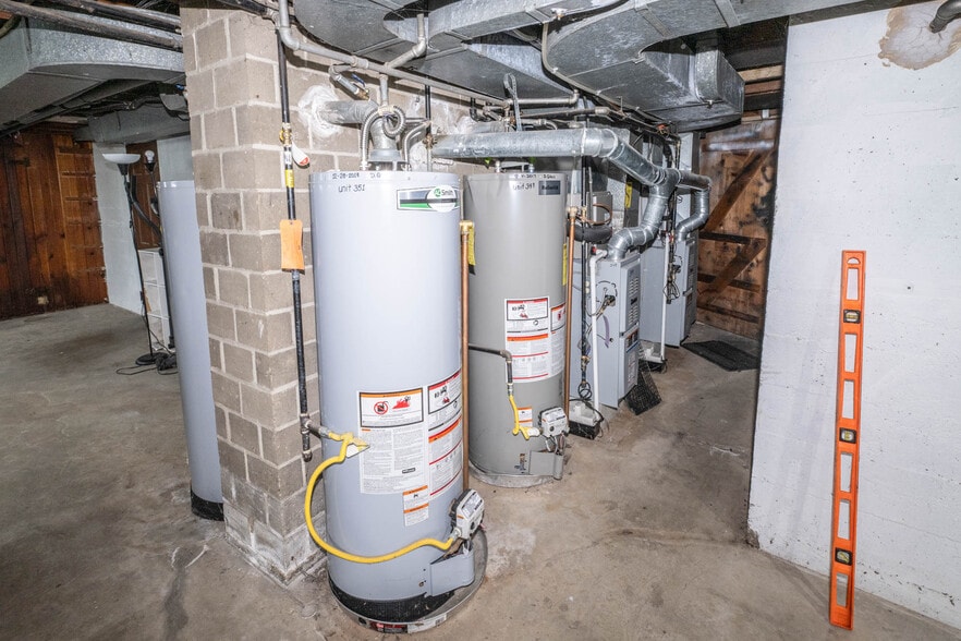 More Photos Of 349 Orchard Dr, Oakwood Apartments For Sale