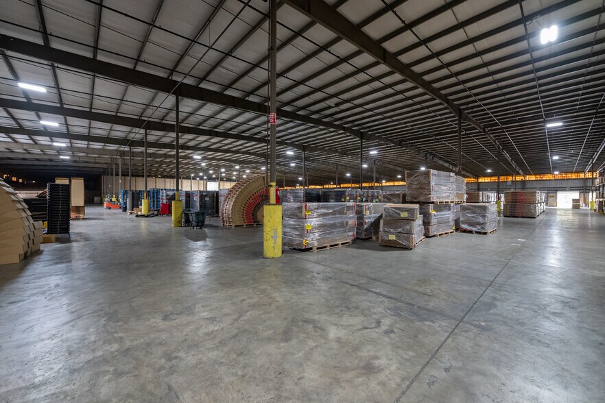 More Photos Of 198 Gulfstream Rd, Savannah Warehouse For Lease
