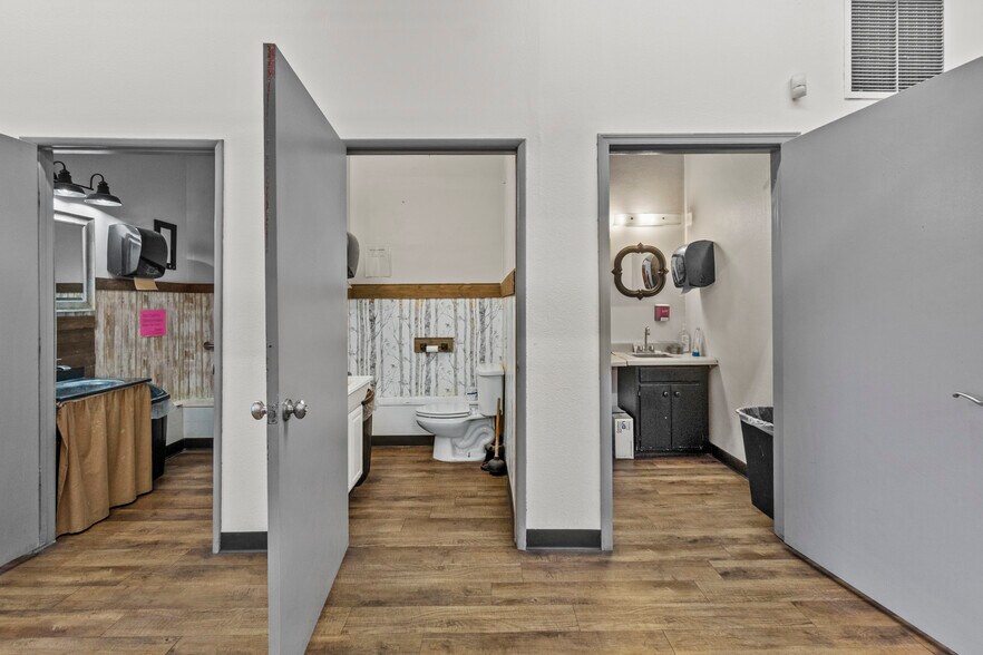 More Photos Of 1550 W Thatcher Blvd, Safford Loft Creative Space For Sale