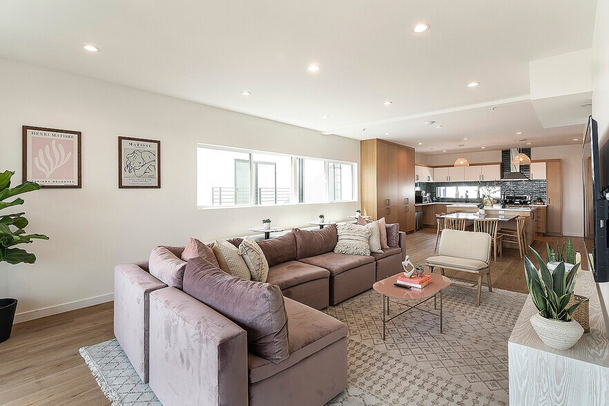 More Photos Of 811 N Harvard Blvd, Los Angeles Multifamily For Sale