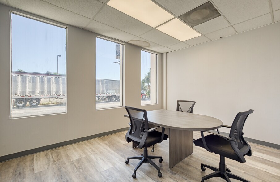 More Photos Of 6501 Arlington Expy, Jacksonville Office Residential For Sale