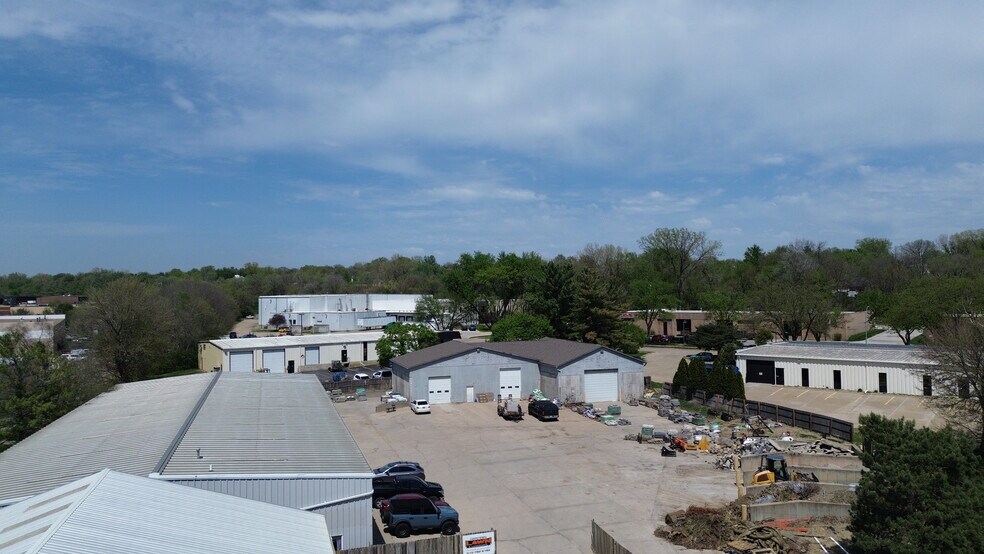 More Photos Of 9289 Swanson Blvd, Clive Warehouse For Lease