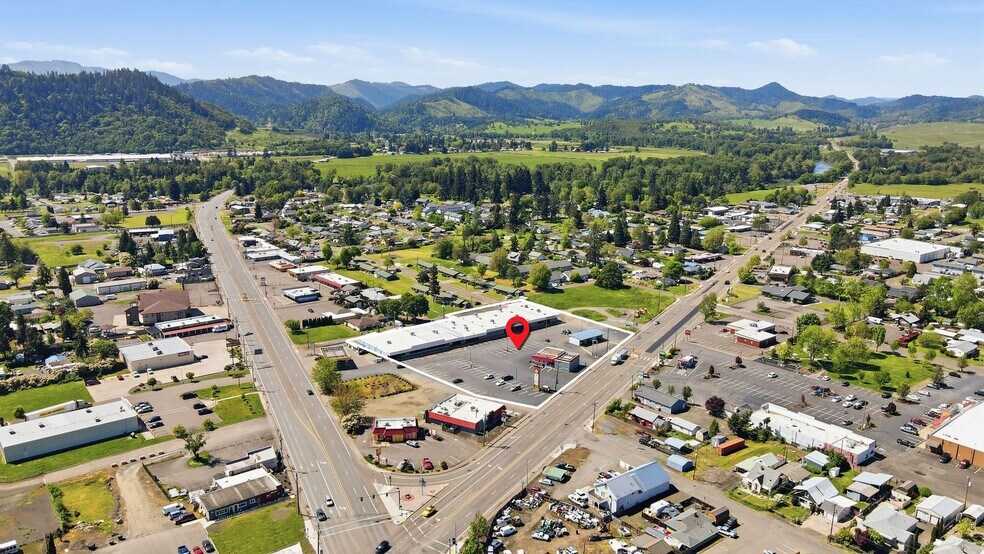More Photos Of 122 NW Douglas blvd, Winston General Retail For Lease