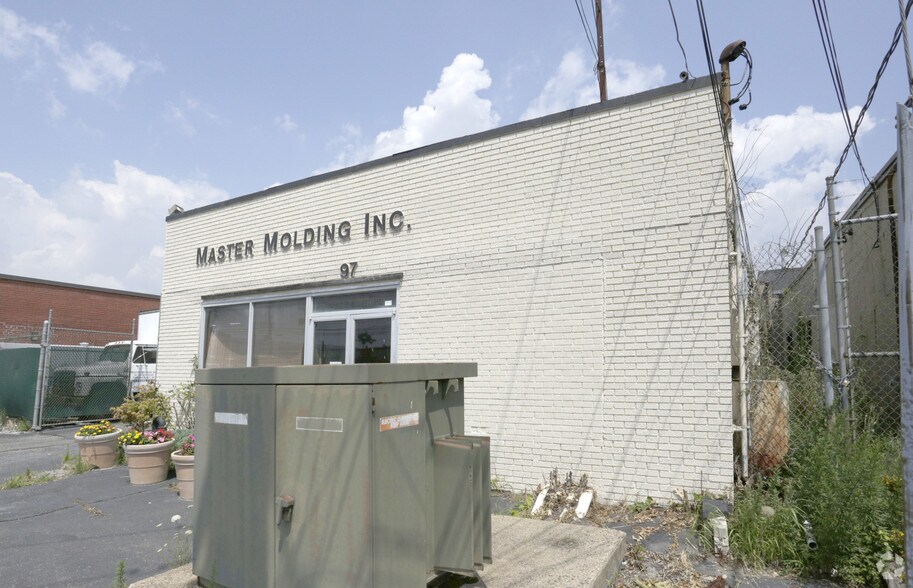 More Photos Of 97 Gazza Blvd, Farmingdale Warehouse For Sale