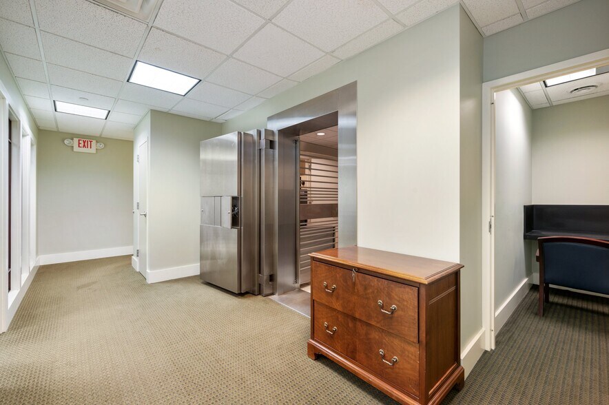 More Photos Of 580 E Main St, Norfolk Office For Lease